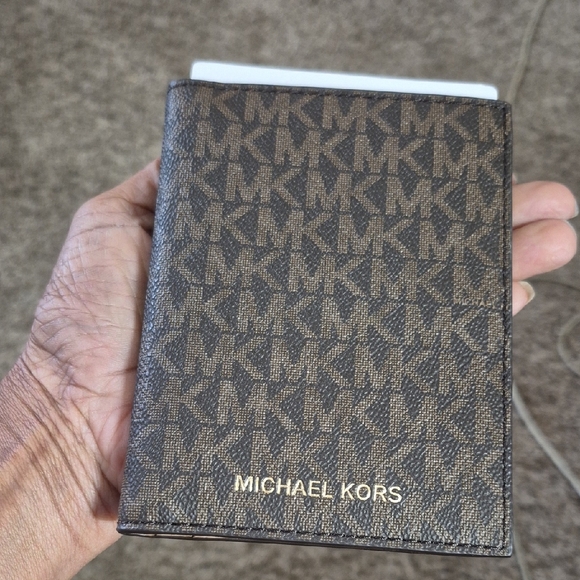 Michael Kors Signature Brown Card Holder - Picture 1 of 6